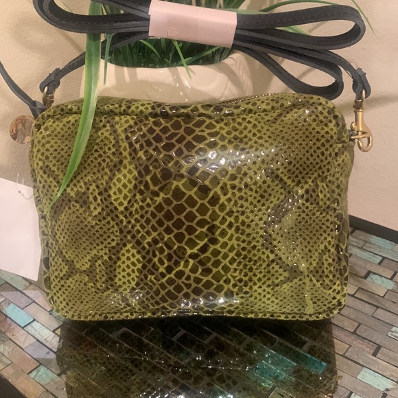 Clara. V Midi Sac Snake Embossed Leather Crossbody Bag
CLARE V. - Picture 7 of 14